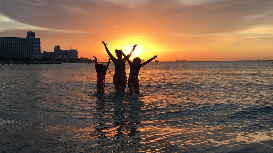sunset, joy, horizon, silhouettes, tourists, setting sun, people HD wallpaper