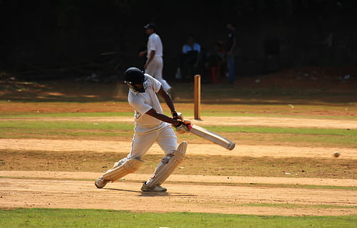 cricket player holding cricket bat during daytime, shot, batsman HD wallpaper