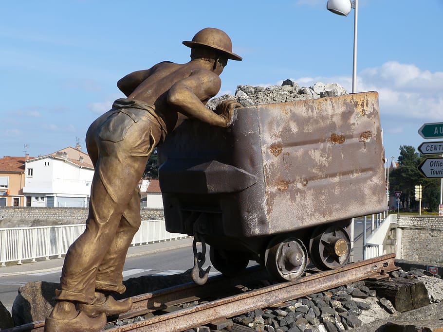 man statue, monument, minor, wagon, bronze, ales, sculpture HD wallpaper