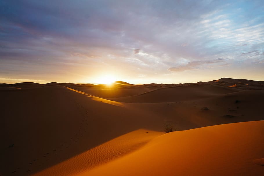 Sunset in Sahara, sunrise on dessert, desert, arid, cloud, sky, HD wallpaper