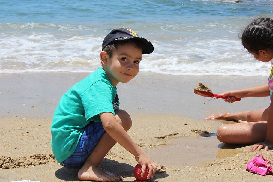 smiling boy wearing teal shirt playing on beach sand, children HD wallpaper