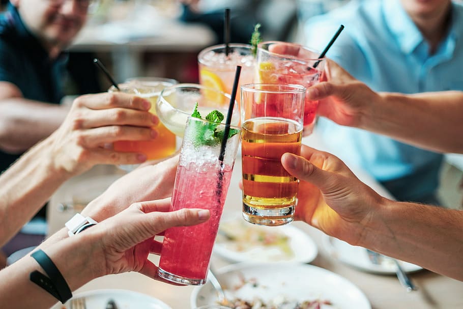 shallow focus photography of people having a toast, drinks, alcohol