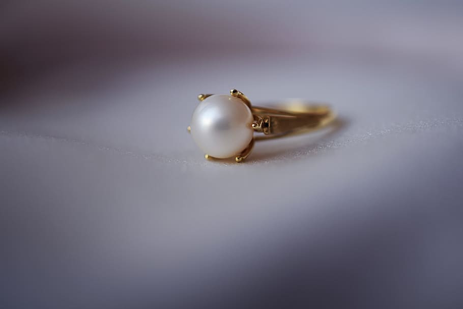 ring, closeup, white, golden, jewelry, studio shot, copy space HD wallpaper