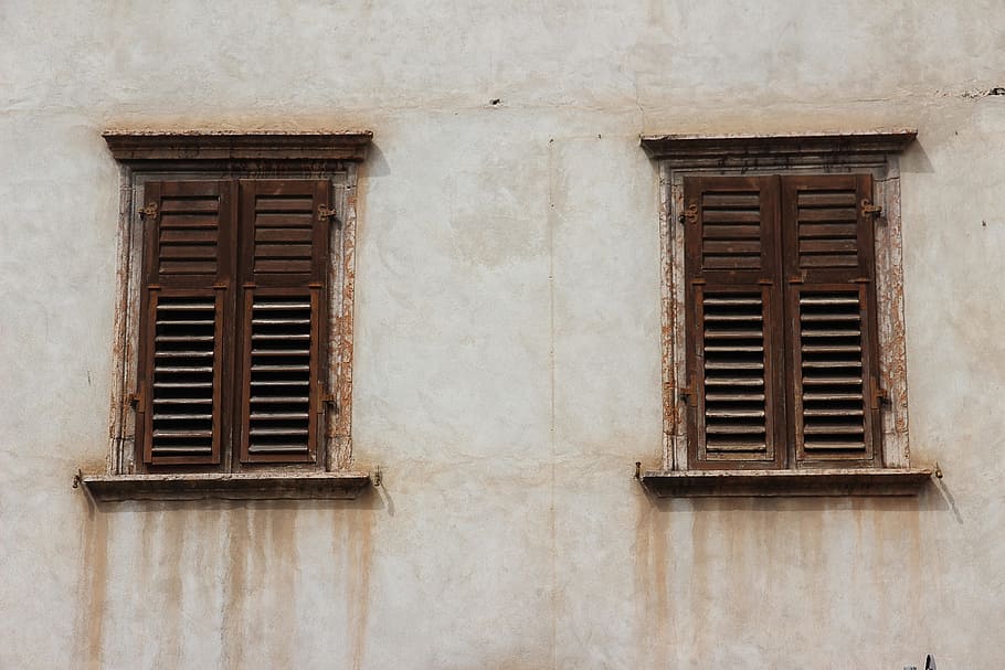 old fashioned windows