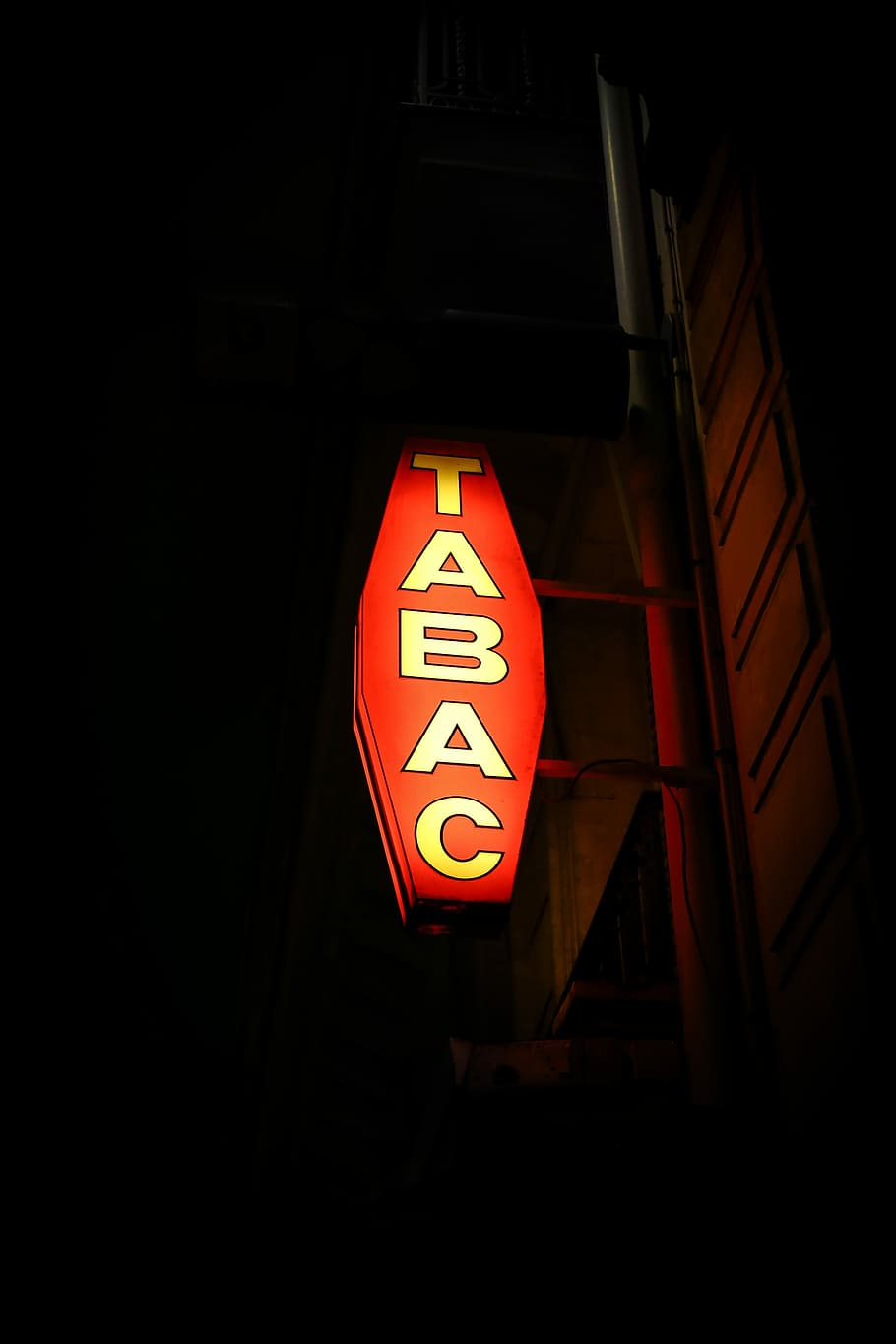 Tabac sign, TABAC signage during nighttime, dark, street, communication HD wallpaper