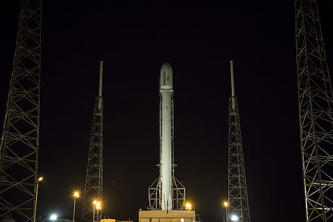 white space shuttle at night time, cape canaveral, launch pad HD wallpaper