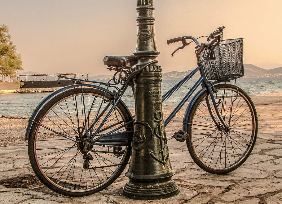 blue and brown bicycle during daytime, promenade, pole, summer, HD wallpaper