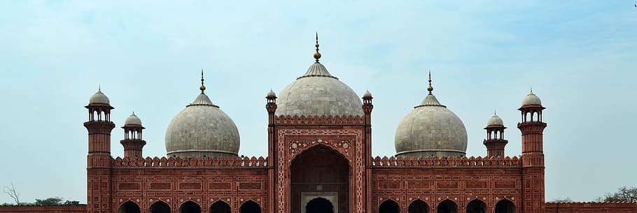 Shahi Mosque building in Lahore, Pakistan, architecture, photos