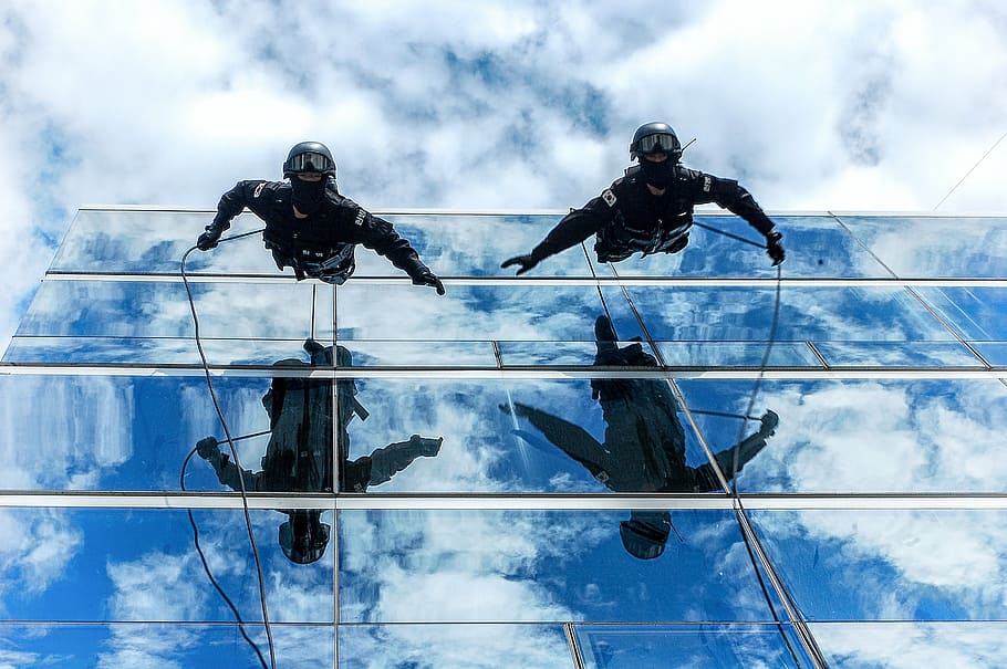 two men hanging beside building, rappel, rappel station, task force HD wallpaper