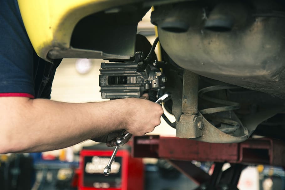 person repairing vehicle, Mechanic, Brakes, Work, Car Maintenance HD wallpaper