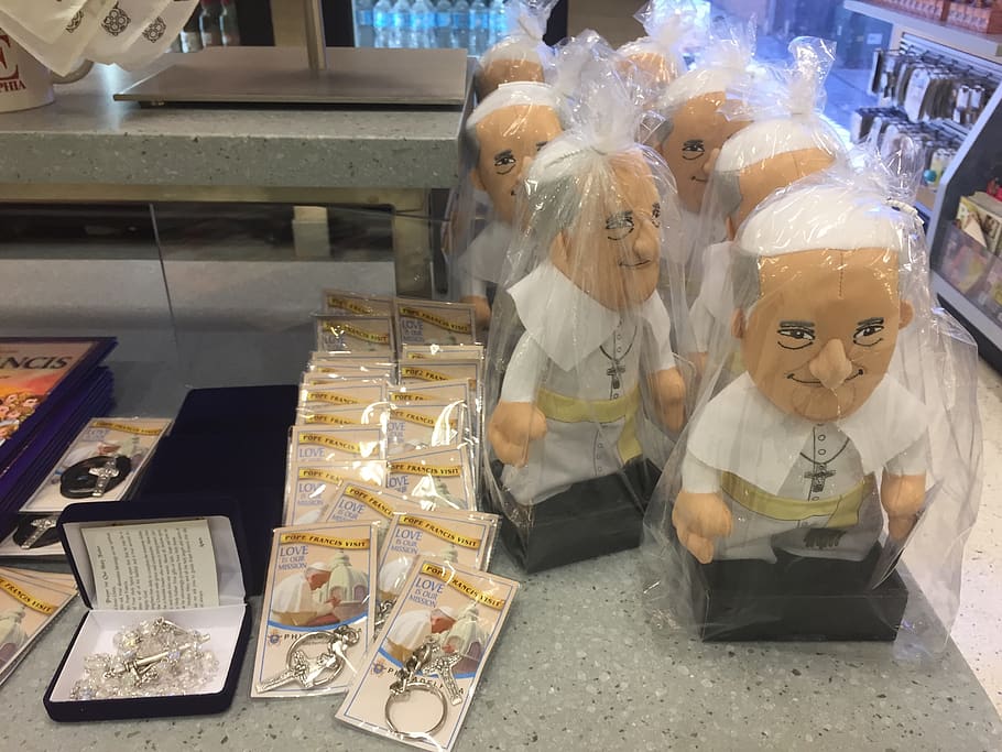 pope, gifts, us, retail, human representation, store, retail display HD wallpaper