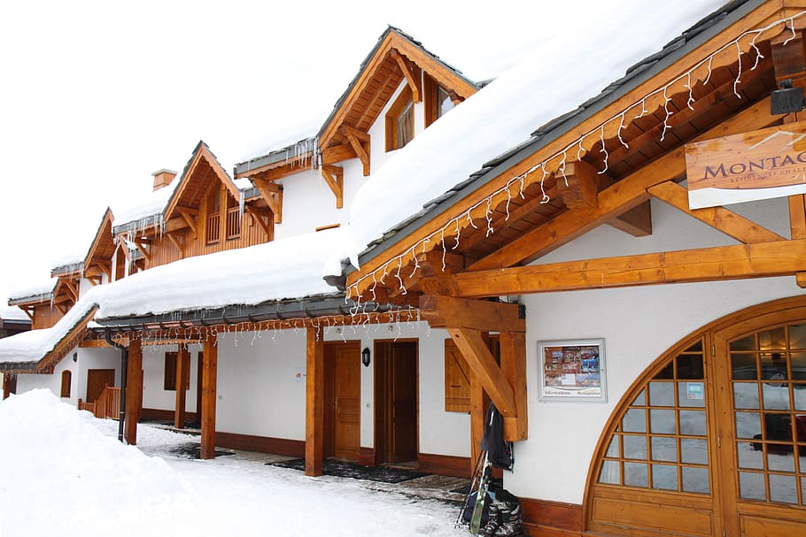 snow-covered brown and white wooden house during daytime, Alpine, HD wallpaper