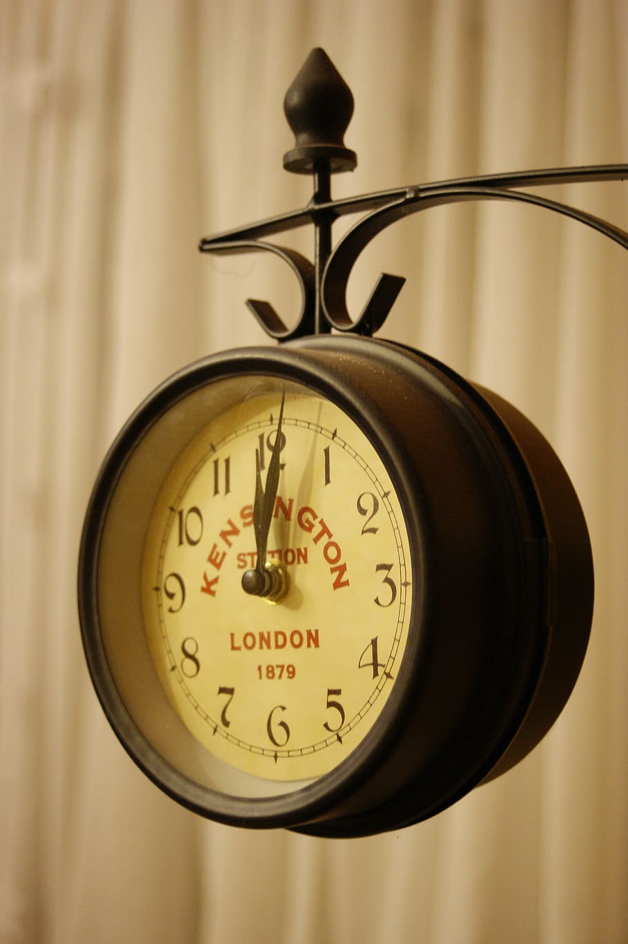 clock, hour, time, time clock, old time, alarm, retro, minutes HD wallpaper