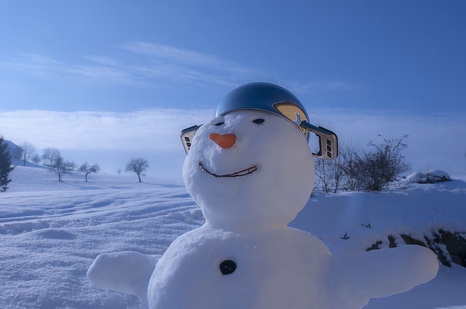 shallow focus photography of snowman wearing blue cooking pot, HD wallpaper