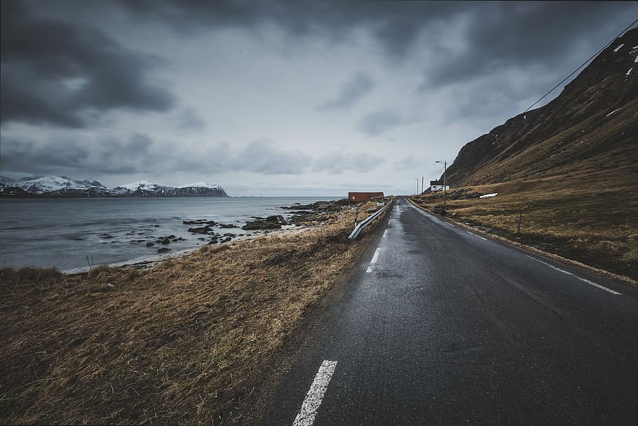 road beside body of water, asphalt road near body of water, coast HD wallpaper