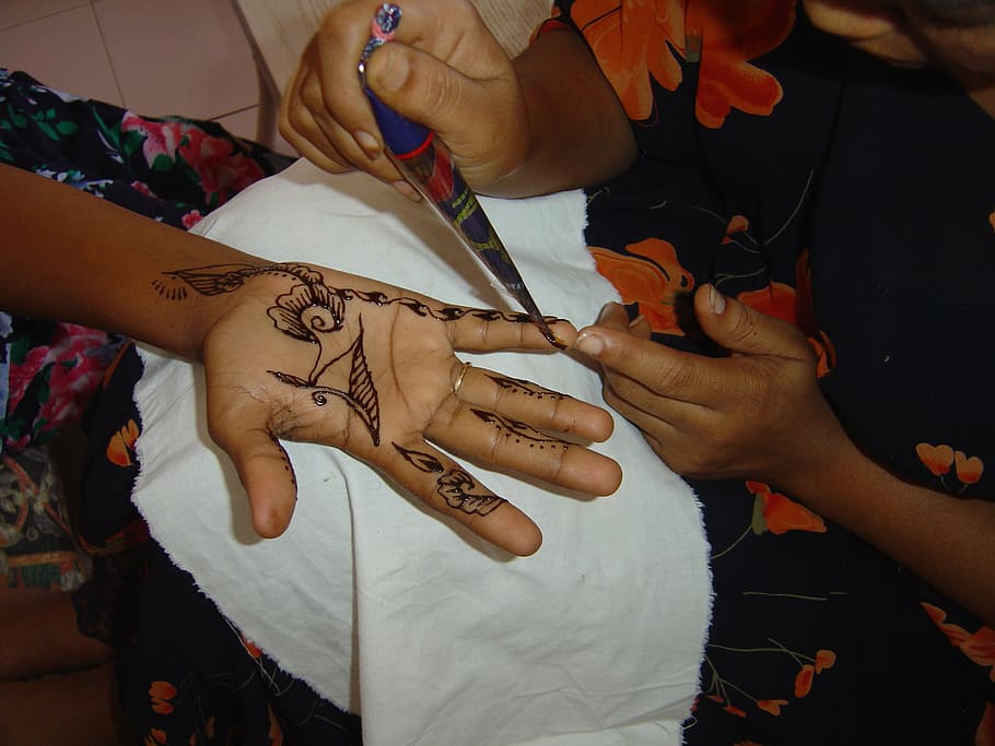 Hd Wallpaper Person Hand Tattoo Session Henna Hands Women Djibouti Africa Wallpaper Flare