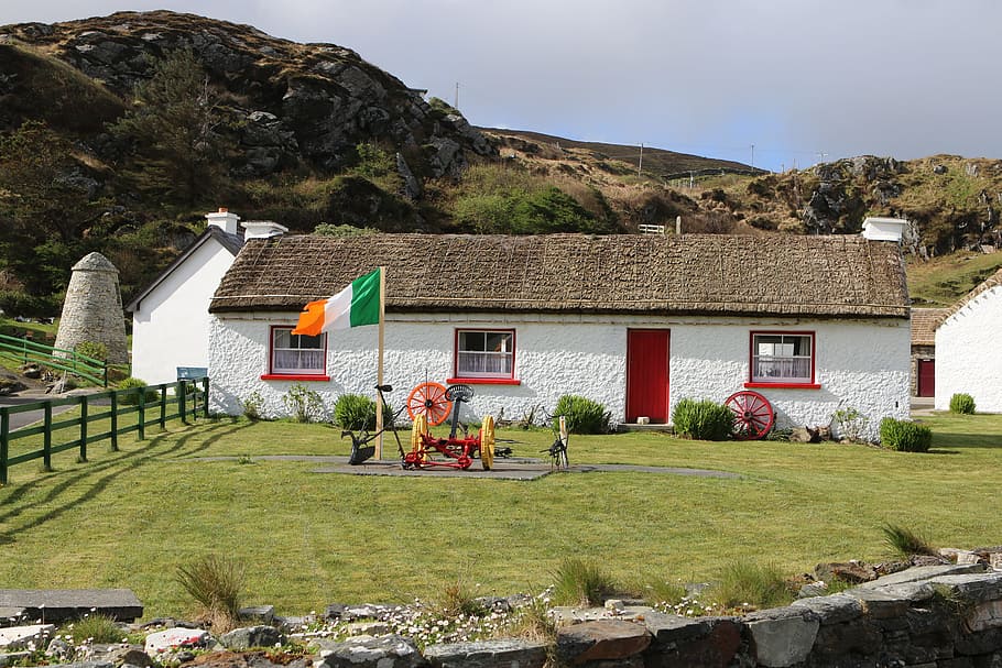 flag of India on pole, Ireland, Cottage, Architecture, Rustic HD wallpaper