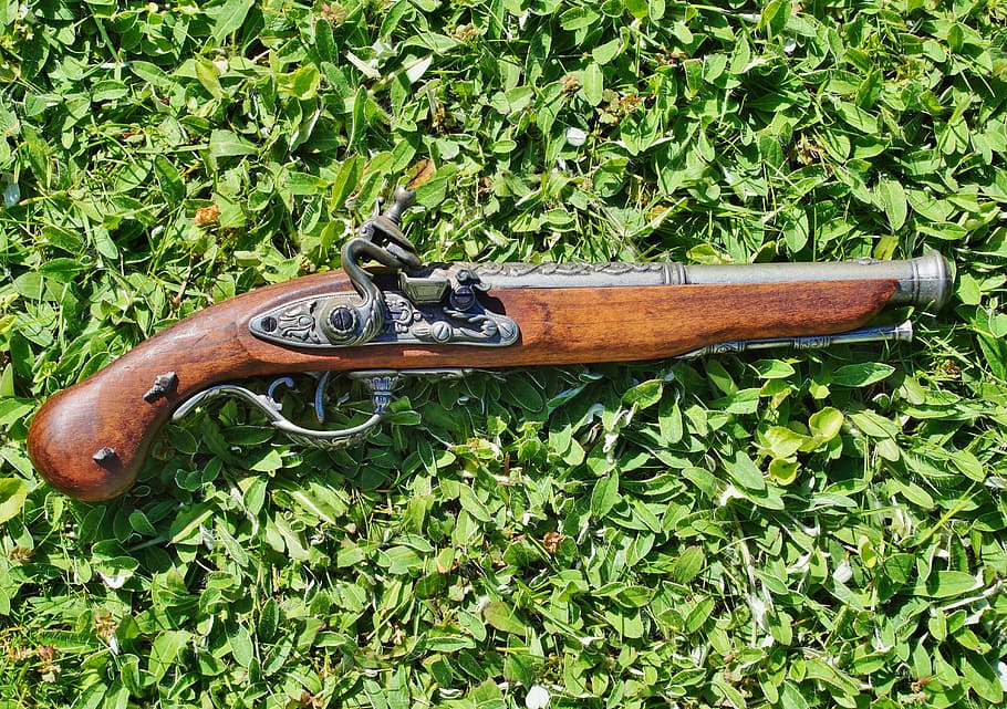 brown flintlock pistol on green grass, muzzleloader, weapon HD wallpaper