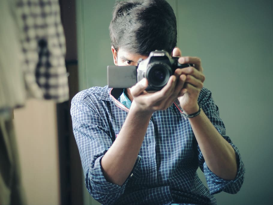 man holding black DSLR camera, canon, mirror, selfie, photographer