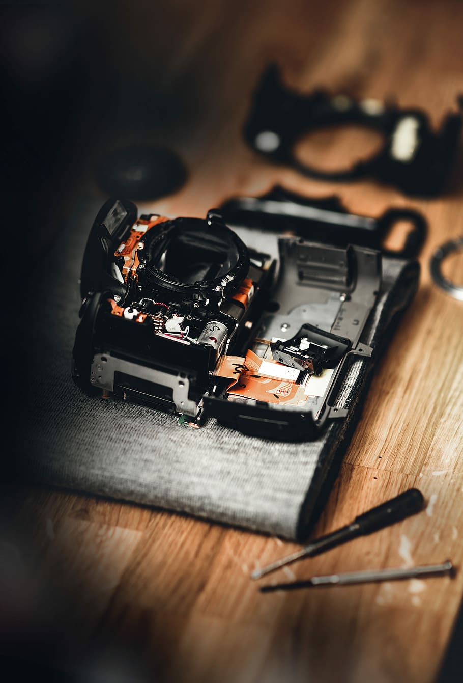 focus photography of gray and black DSLR camera, black and gray electronic device on brown surface HD wallpaper