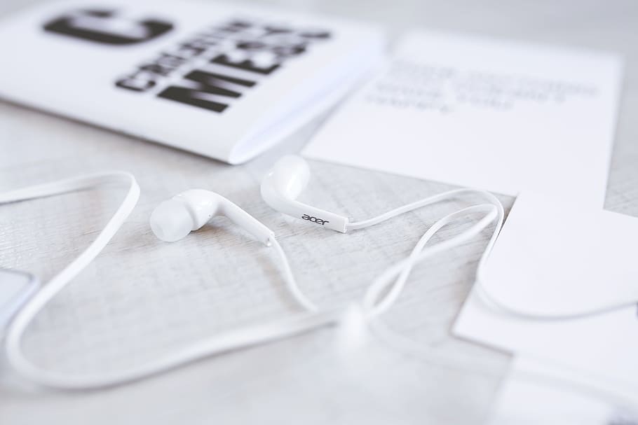 white Acer in-ear headphones, earphones, modern, minimalist, desk, HD wallpaper