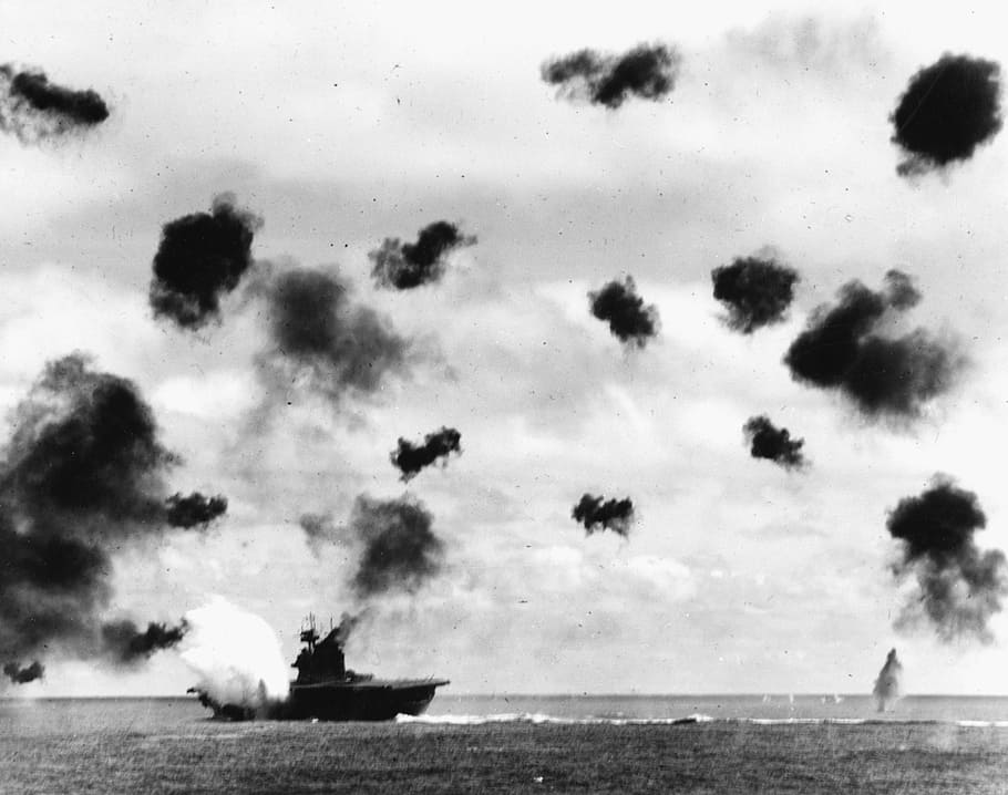 USS Yorktown being hit by a Torpedo during World War II, battle of Midway, HD wallpaper