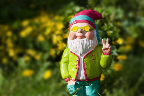 dwarf with peace sign figurine, spring, garden, mood, colorful HD wallpaper
