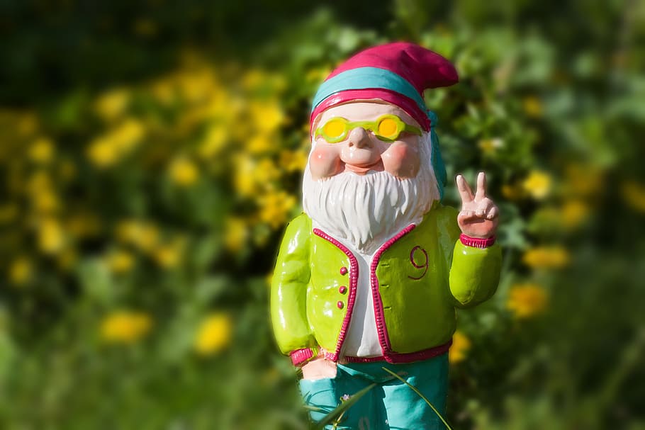 dwarf with peace sign figurine, spring, garden, mood, colorful HD wallpaper