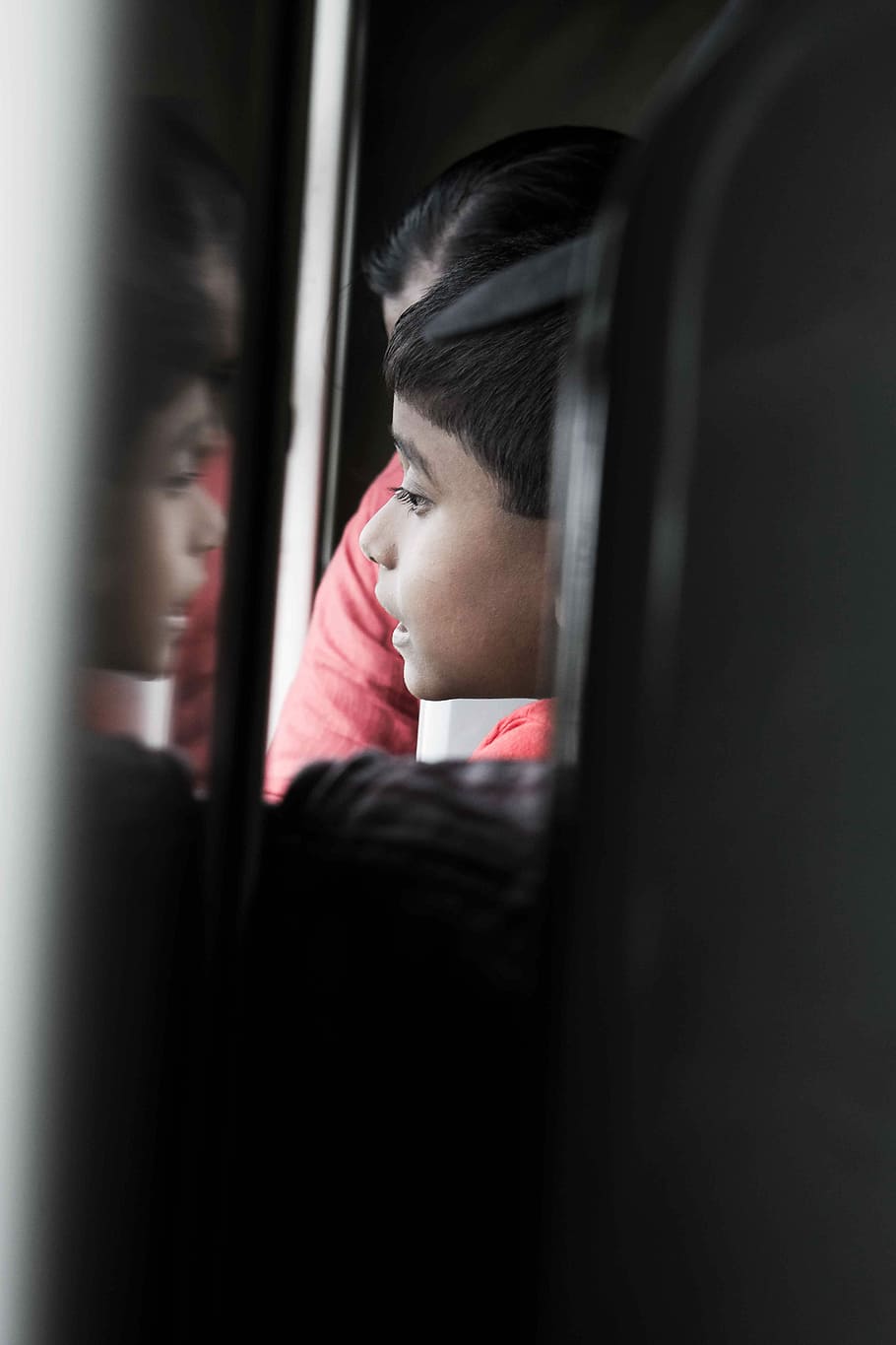 boy sitting on black chair, boy looking outside, child, face HD wallpaper