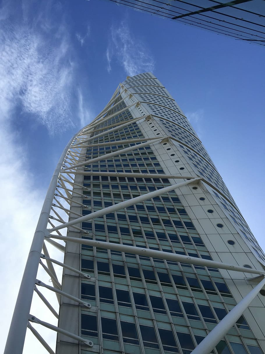 Башня Скай Билдинг. Башню в Мальмо.. Turning Torso Швеция. Небоскрёб в мальмё Швеция.