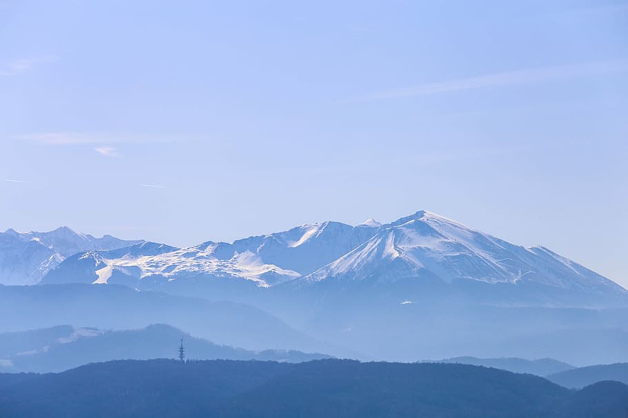 photography of mountain during daytime, highland, blue, sky HD wallpaper
