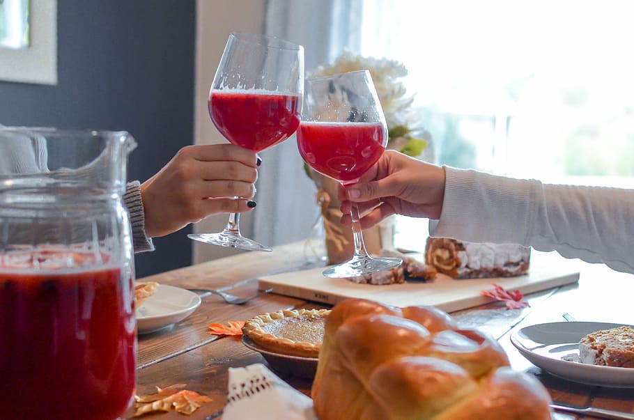 people toasting wine glasses, two persons cheers wine glasses HD wallpaper