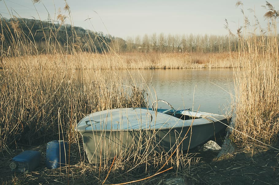 gray motorboat near lake, old, vintage, nostalgia, boot, water HD wallpaper