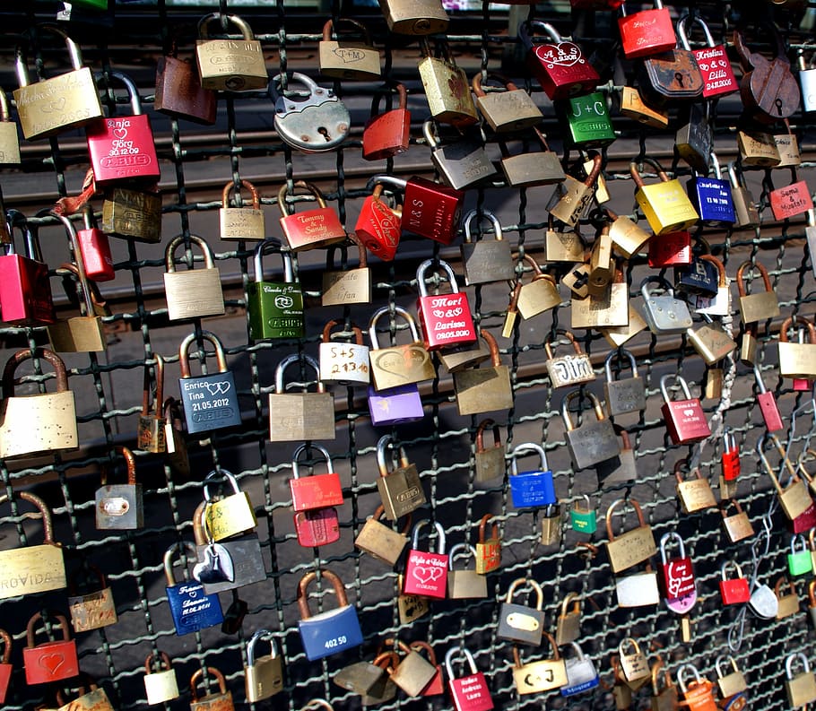 padlocks, bridge, love, couples, railing, friends, promises HD wallpaper