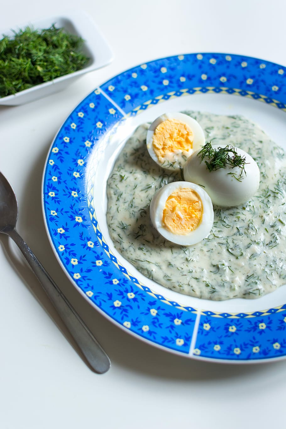 Traditional Czech dill gravy with eggs, white background, food HD wallpaper