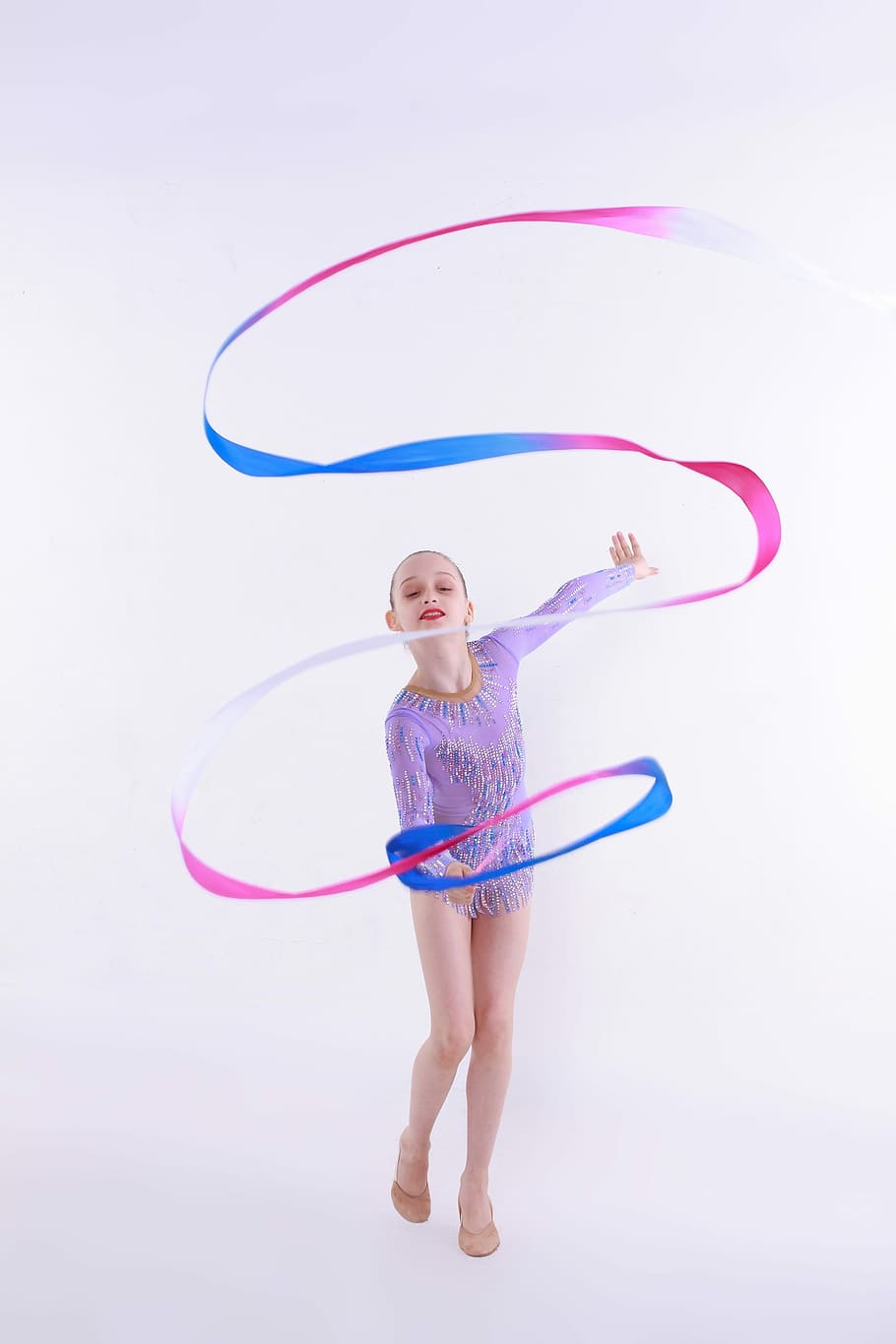female ribbon gymnast holding ribbon, rsg, rhythmic sports gymnastics, HD wallpaper