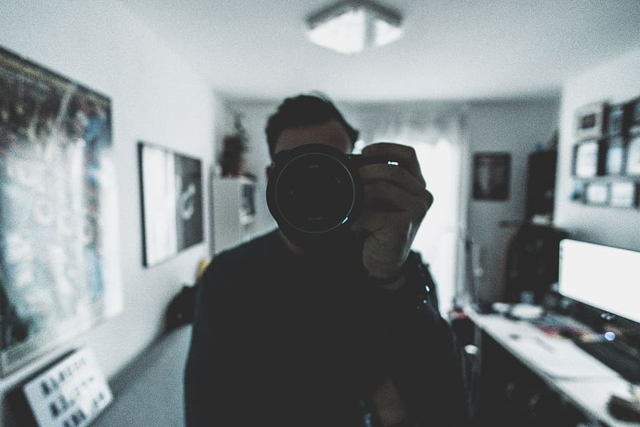 person holding camera inside white painted room, man holding DSLR camera 360 photography HD wallpaper