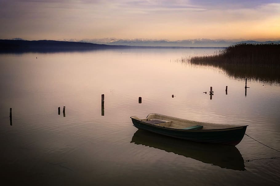 empty gray jon boat floating on body of water, ammersee, bavaria, HD wallpaper