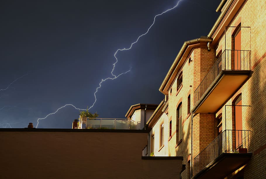 brown brick house under lightning, gewitterstimmung, summer 2016 HD wallpaper
