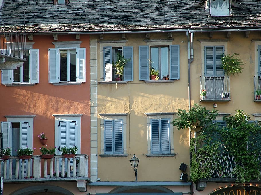 Italy, Domodossola, Window, Facade, light, shadow, architecture HD wallpaper