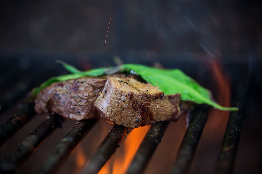 grill, meat, fire, bear's garlic, spice, cook, meal, delicious HD wallpaper