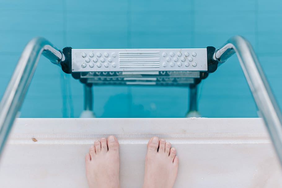 person standing on swimming pool ladder, person standing on edge of pool in front pool ladder, HD wallpaper