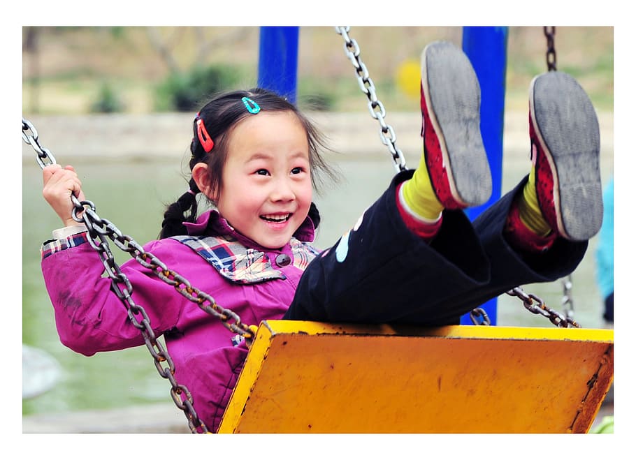childlike, swing, innocence, fun, outdoors, happiness, smiling HD wallpaper