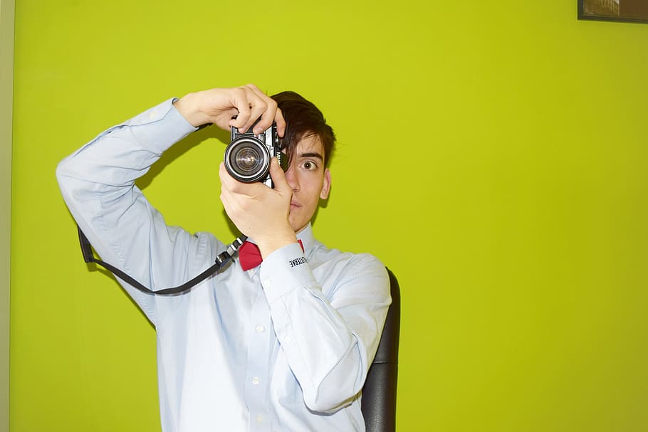 man holding DSLR camera, man wearing white dress shirt holding camera capturing photo, HD wallpaper