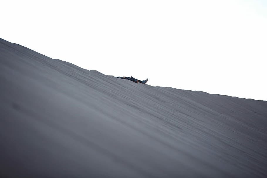 Exhausted, photography of desert, hill, sand, dune, figure, sky HD wallpaper