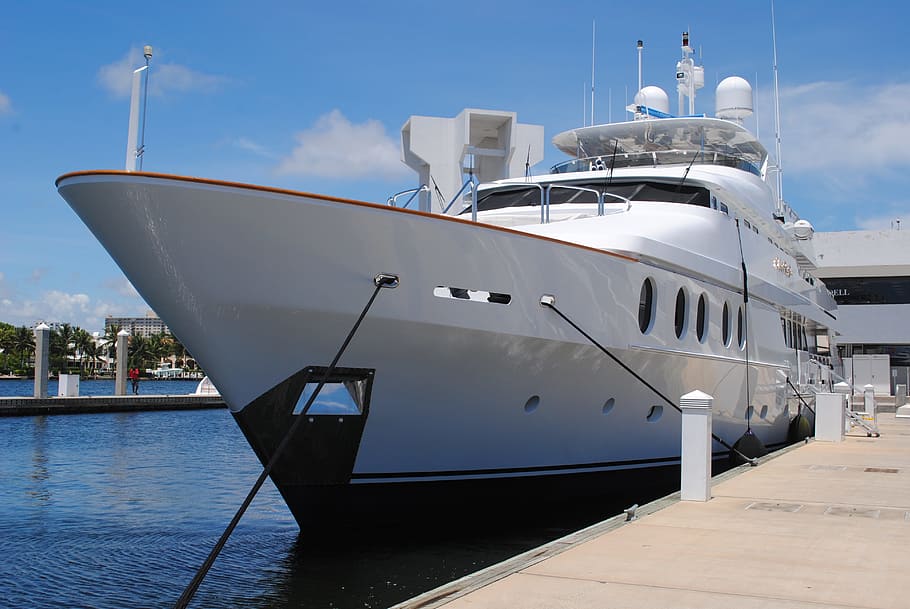 white yacht at dock, yacht exterior, superyacht, megayacht, super yacht, HD wallpaper
