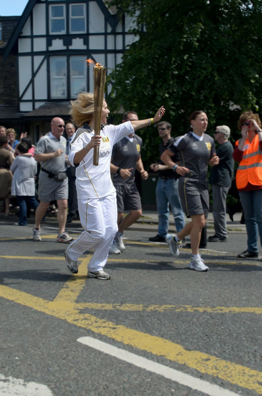 torch, fire, flame, runner, olympic games, london, sport, sports HD wallpaper