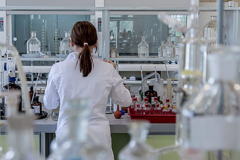 person wearing white laboratory coat, analysis, diagnostics HD wallpaper