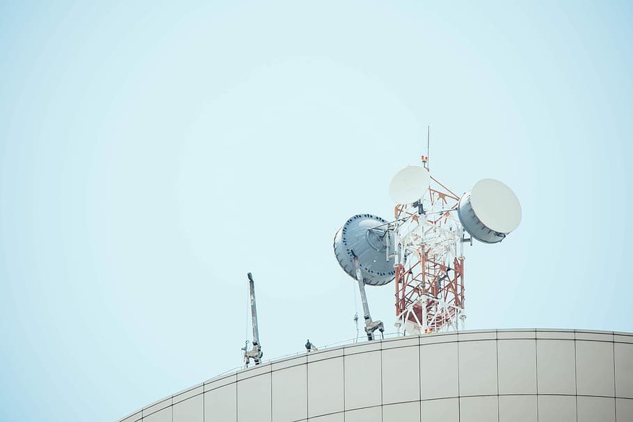 photo of tower during daytime, red and white satellite tower on top of building during daytime HD wallpaper