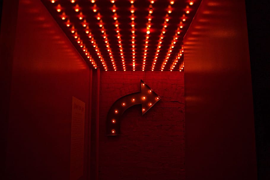 arrow, night, dark, red, lights, direction, roof, illuminated HD wallpaper